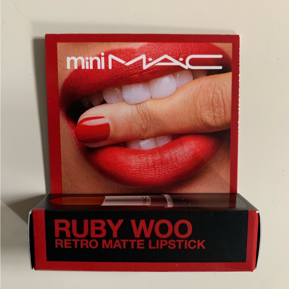 Mini MAC Lipstick in Ruby Woo